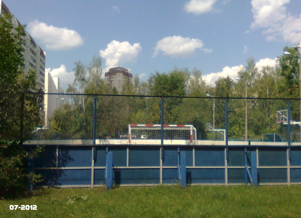 Старые спортивные коробки в Москве