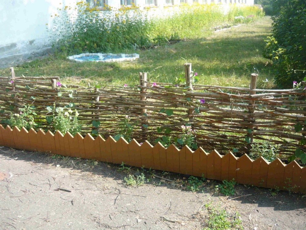 Плетеный забор для палисадника