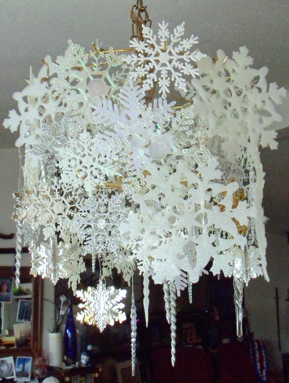 Люстра из снежинок
