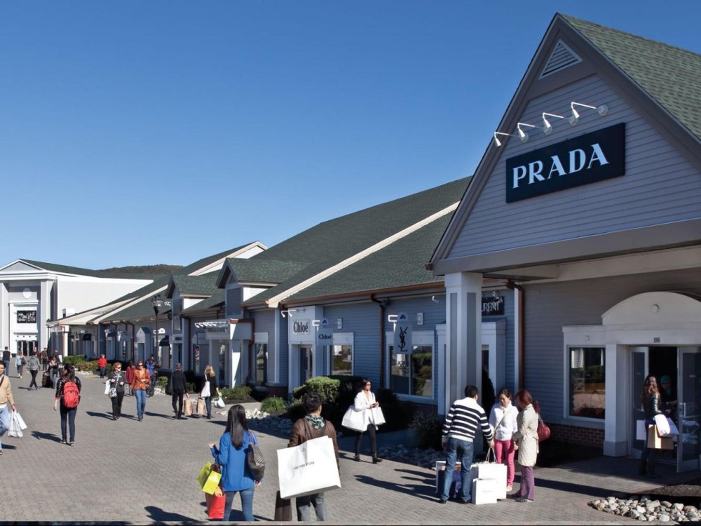 Woodbury common Premium Outlets фото