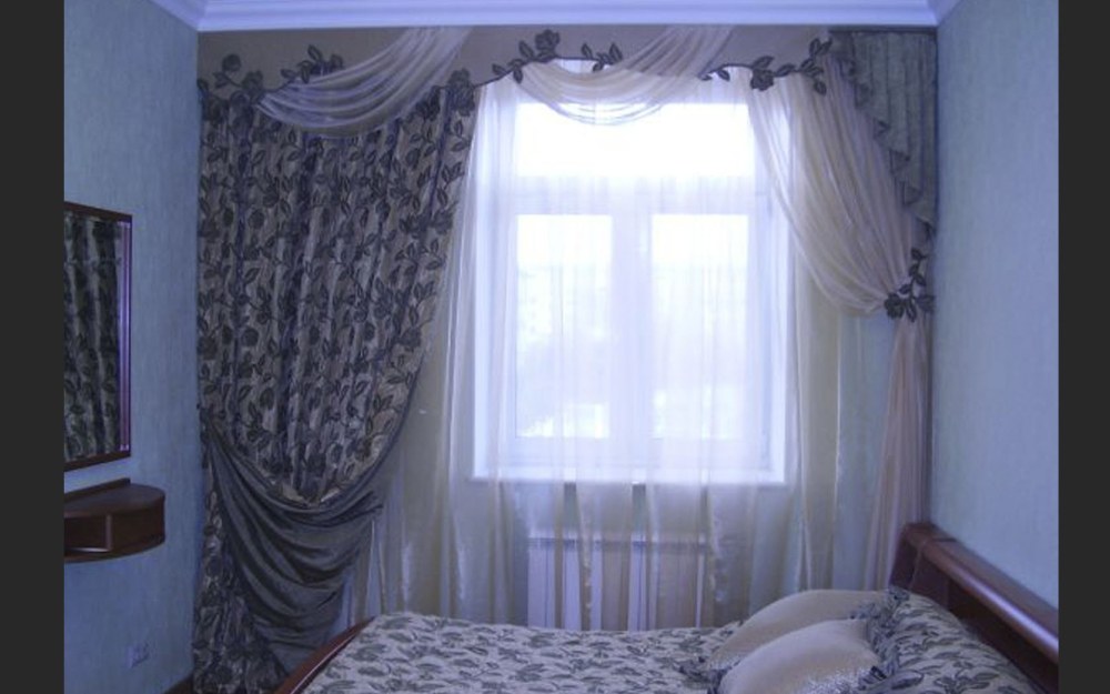 Легкие шторы в спальню