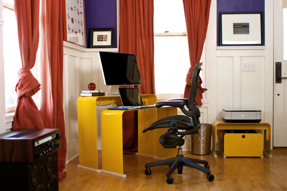 Угловой письменный стол Herman Miller
