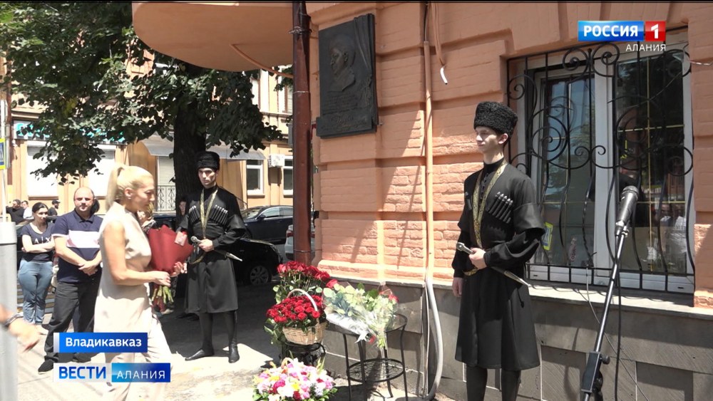 Открытие мемориальной доски ижековскому