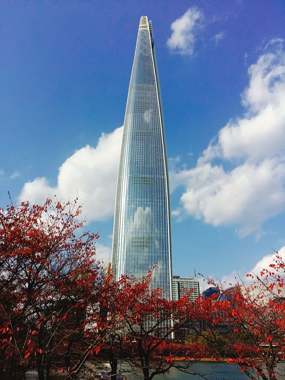 Небоскреб в Сеуле Lotte World
