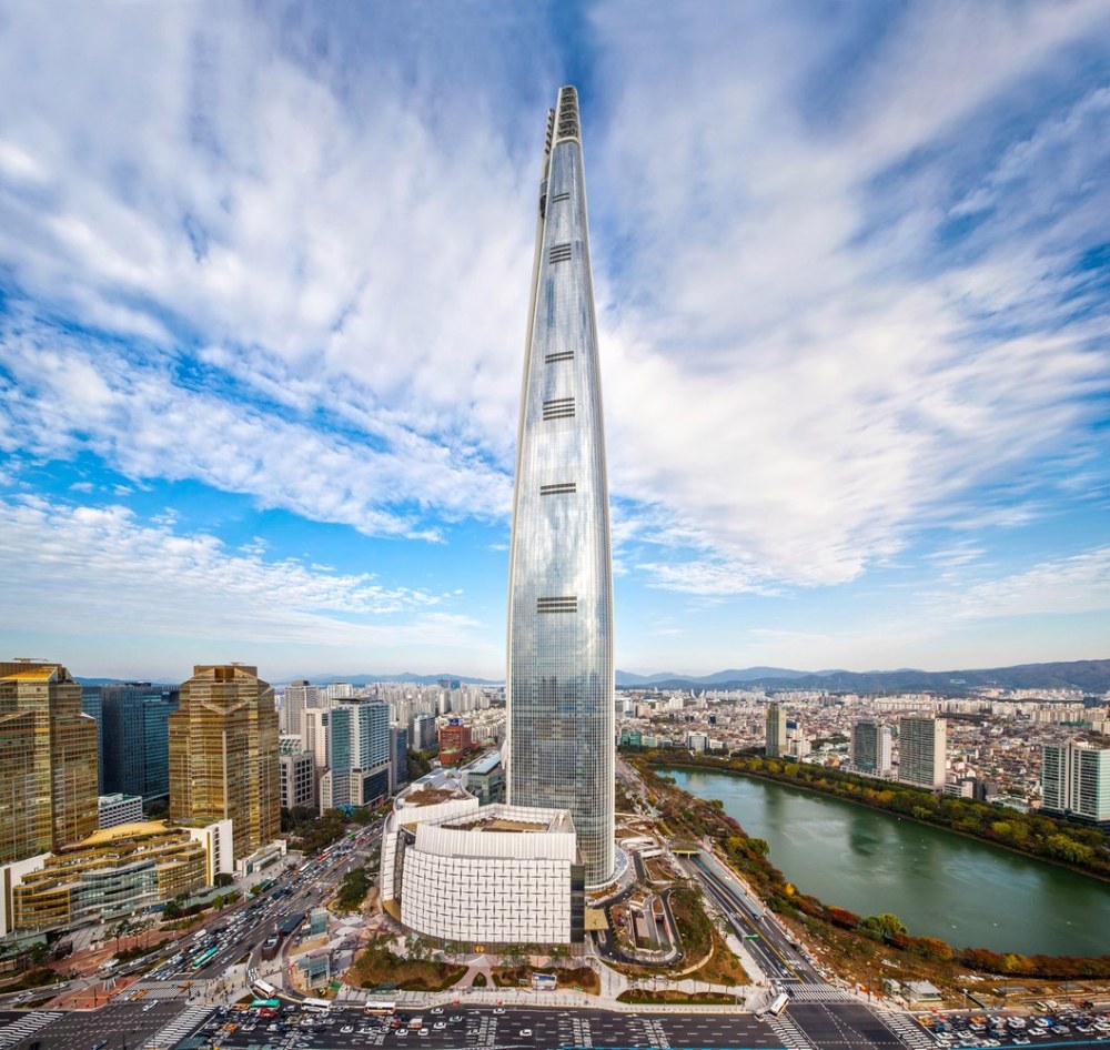 Lotte World Tower Сеул озеро