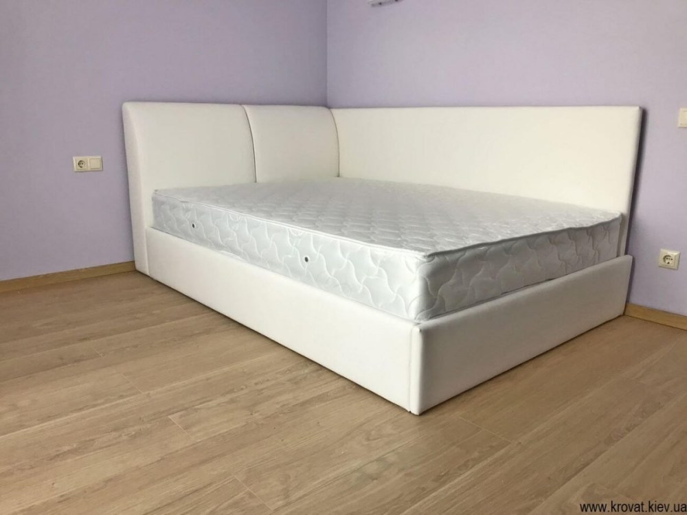 Кровать с боковой спинкой