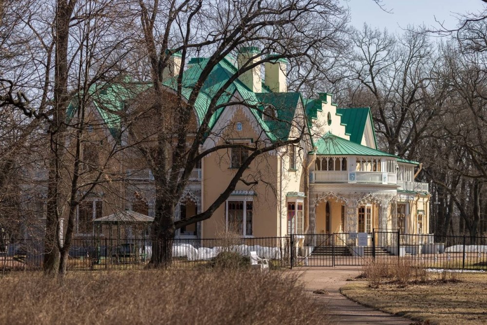 Адам Менелас Архитектор