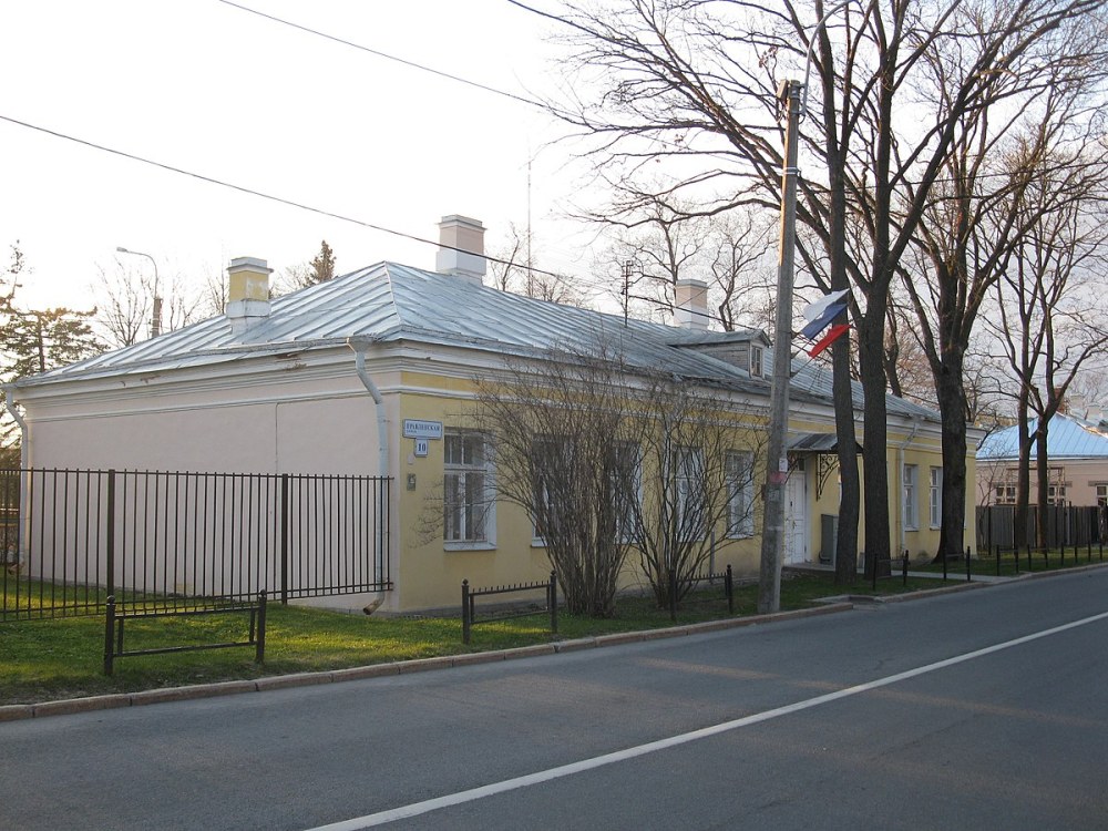 Кавалерский дом в Петергофе
