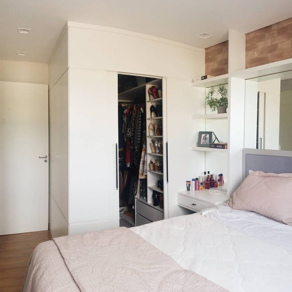 Closet in 90 Rooms Doors