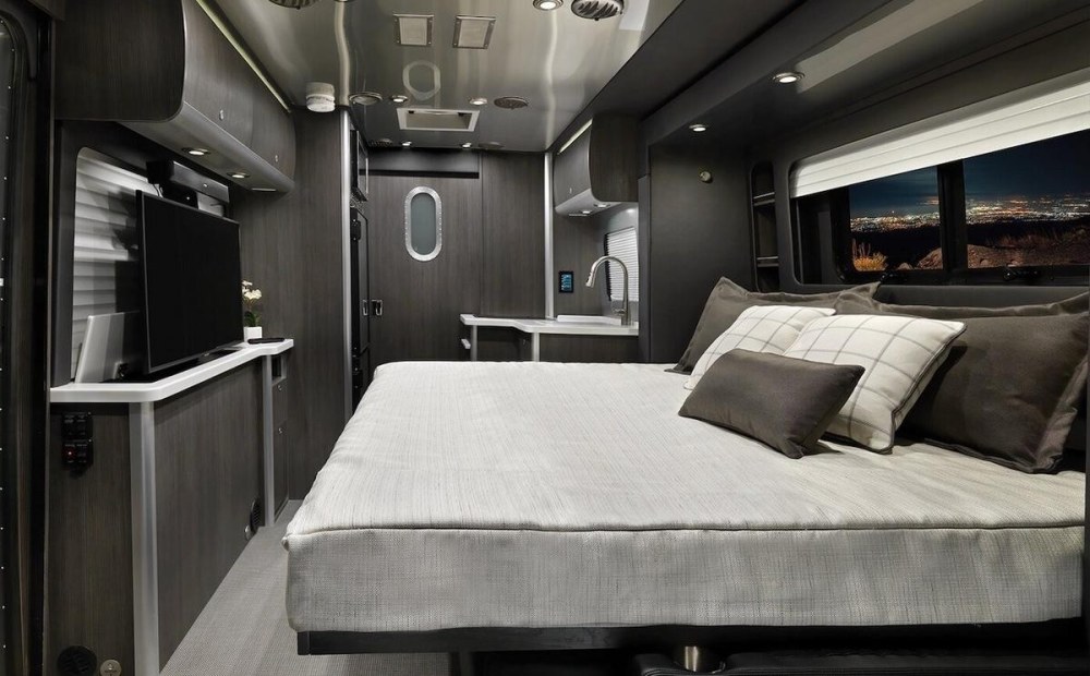 Mercedes Benz Sprinter Airstream 2022 Interior