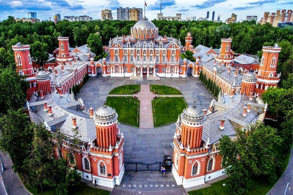 Петровский путевой дворец парк