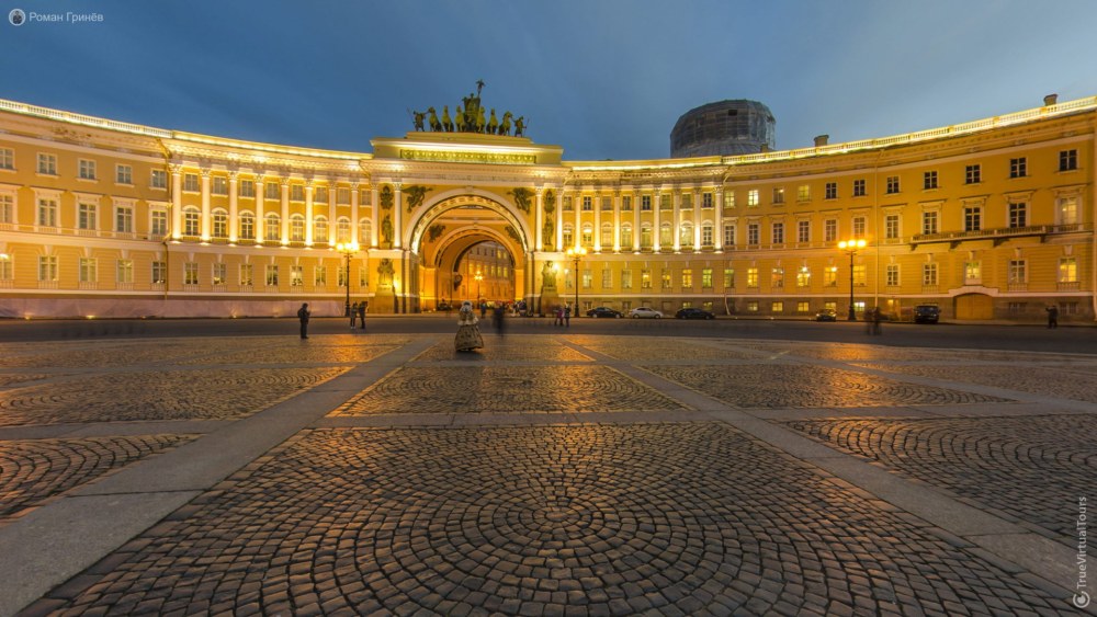 Дворцовая площадь в Санкт-Петербурге
