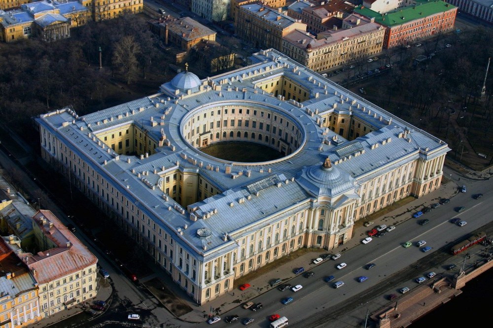 Академия художеств имени Репина в Санкт-Петербурге
