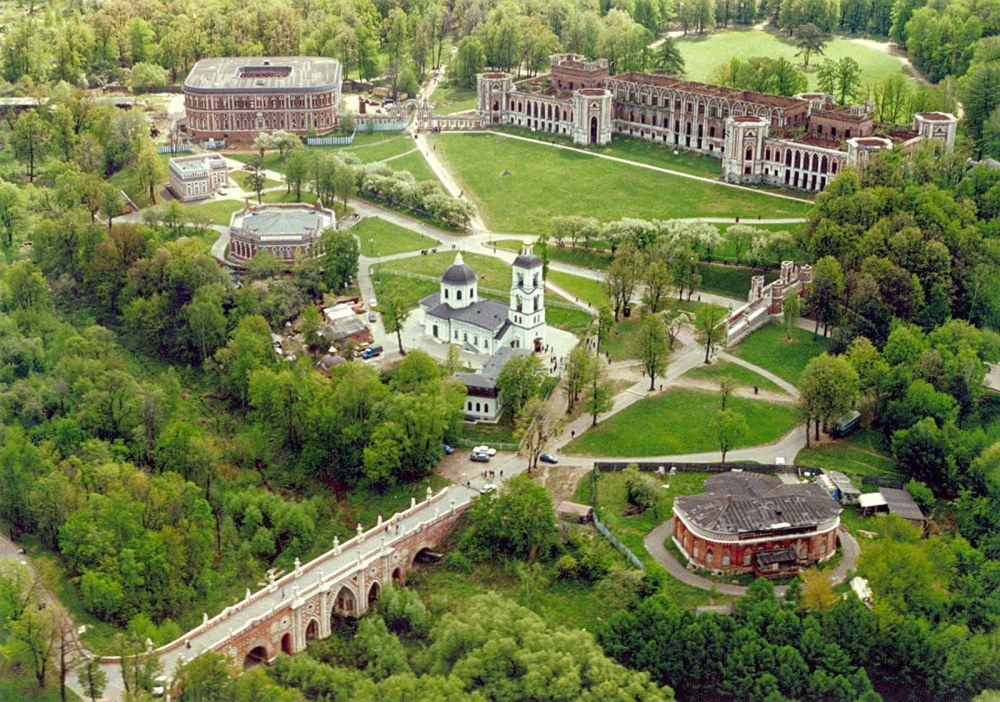 Королевский дворец Лакен