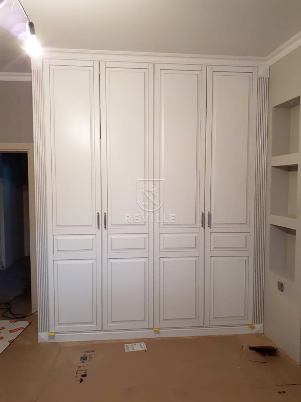 Шкаф с фрезеровкой распашной