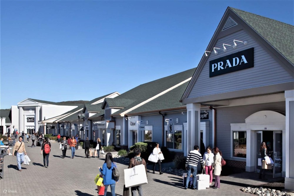 Woodbury common Premium Outlets фото