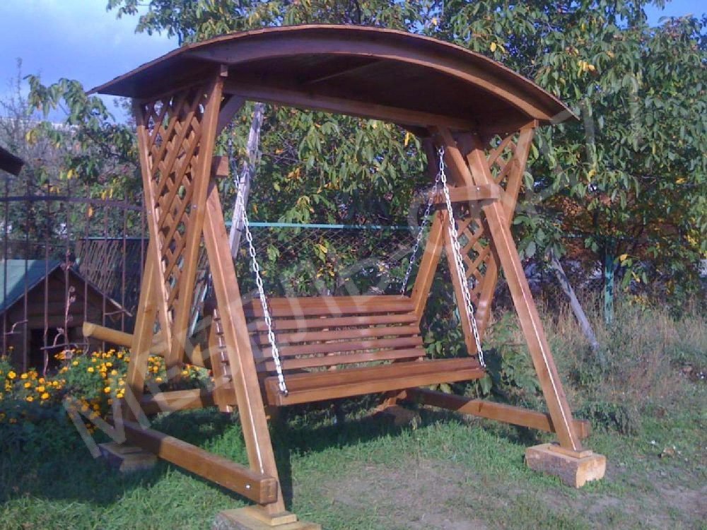 Садовая качеля из дерева