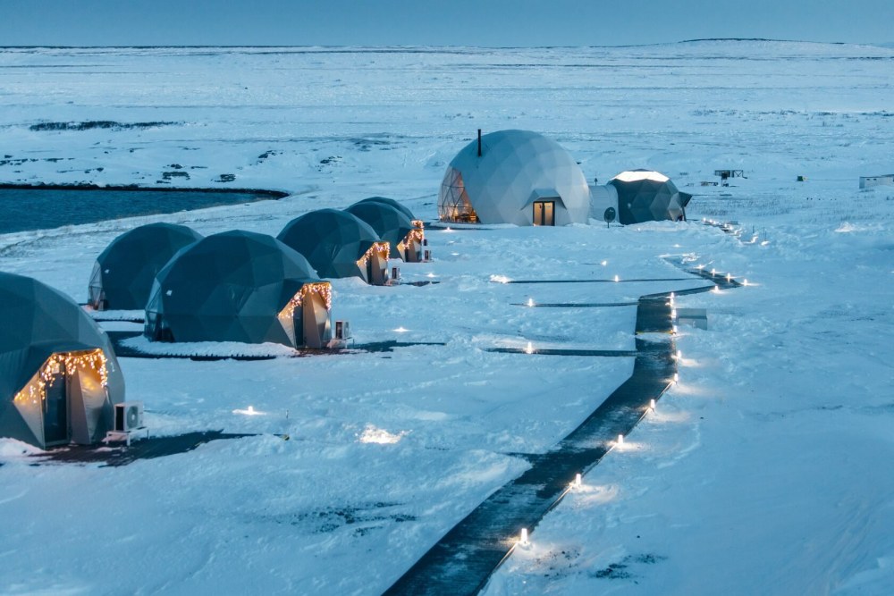 Китовый берег Мурманск глемпинг
