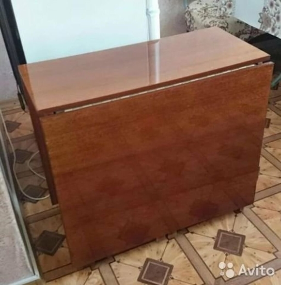 Стол полированный раскладной