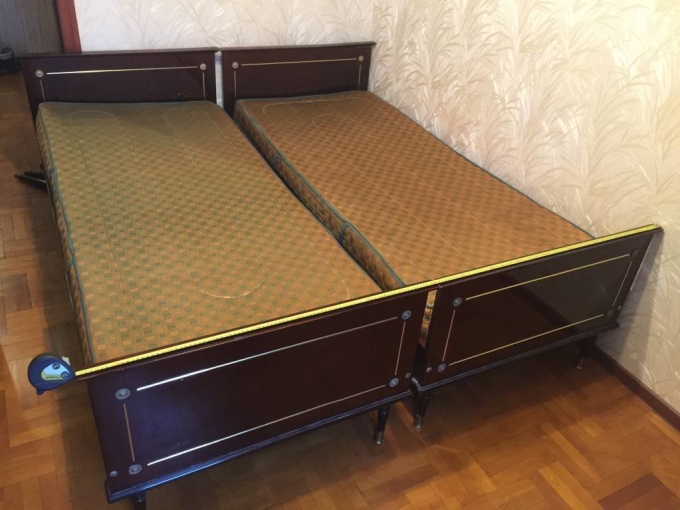 Двуспальная кровать с матрасом даром