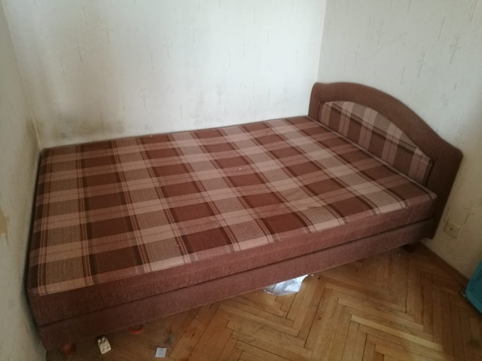 Спальный диван даром