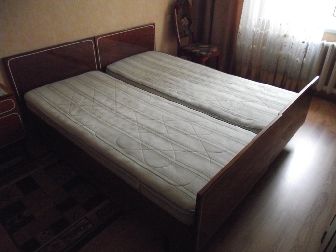 Двуспальные кровати даром
