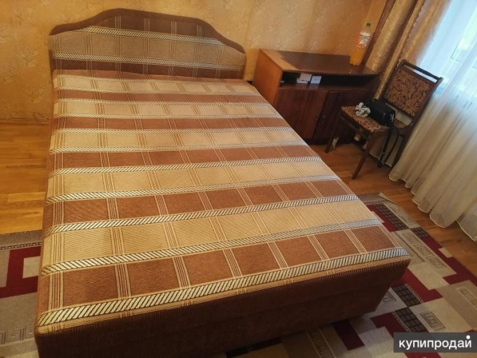 Двуспальная кровать с матрасом даром