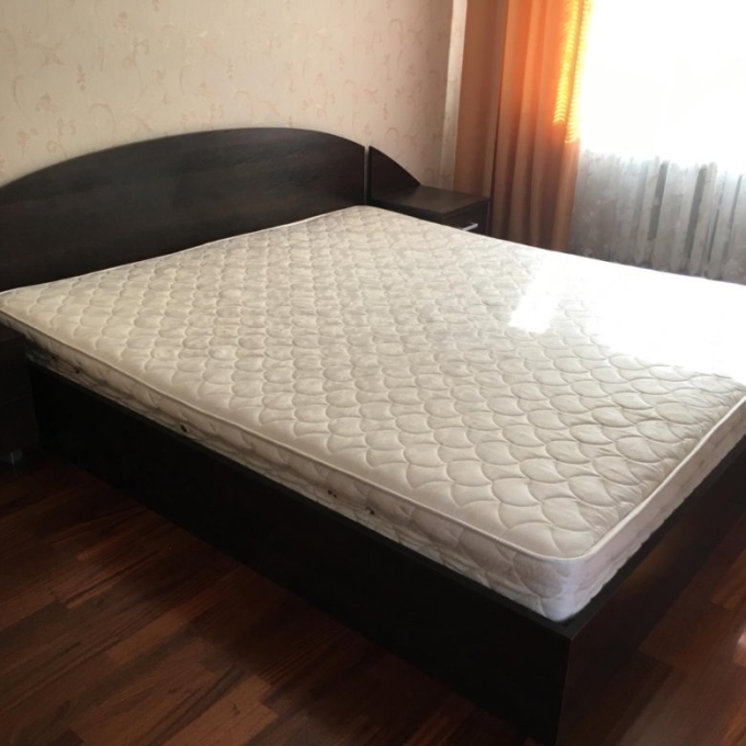 Продается двуспальная кровать