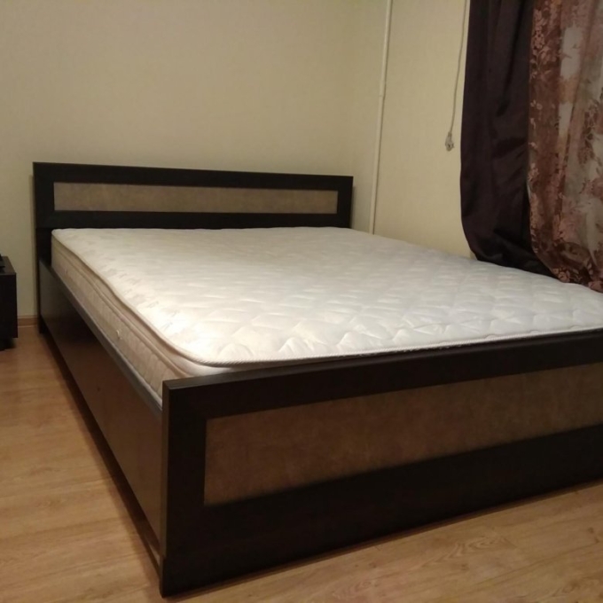 Кровать двуспальная с матрасом