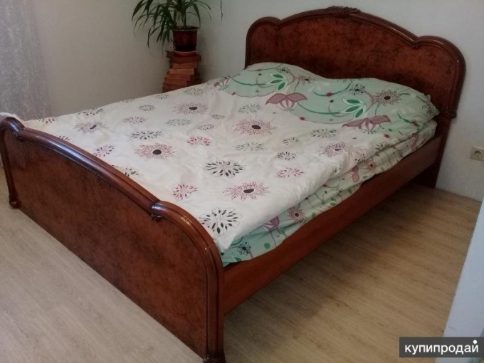 Продается двуспальная кровать