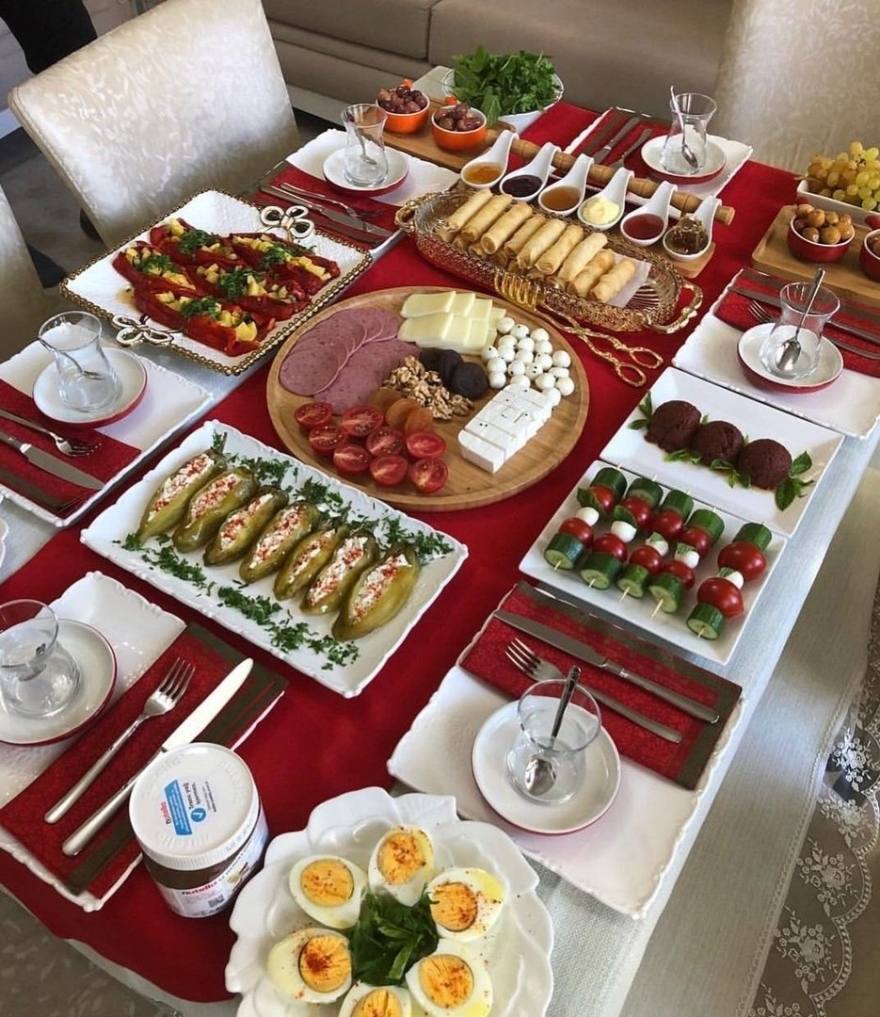 Красиво сервированный стол