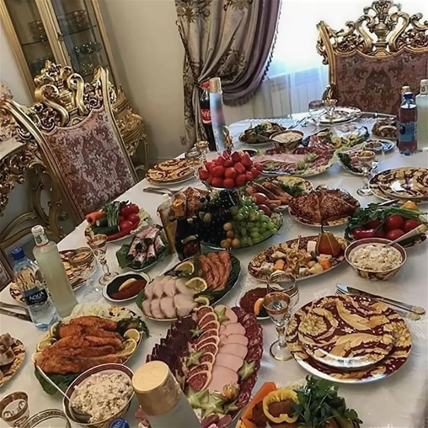 Накрыть праздничный стол