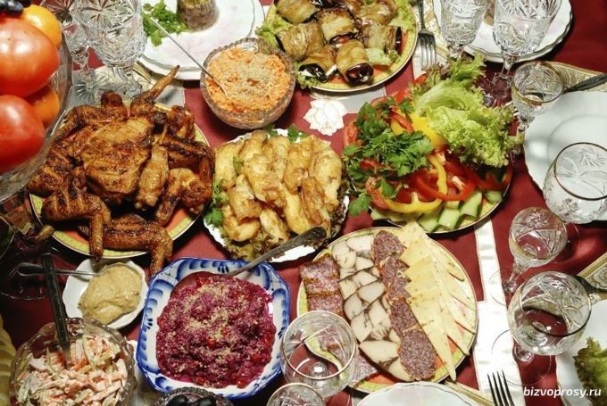 Шикарный праздничный стол