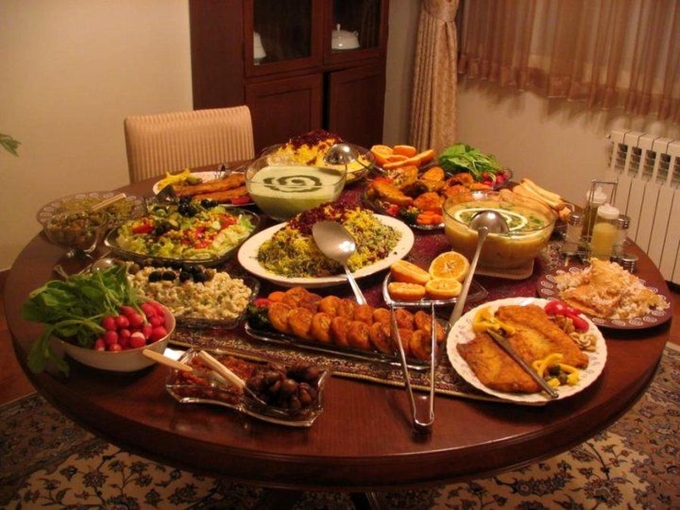 Красиво накрытый стол