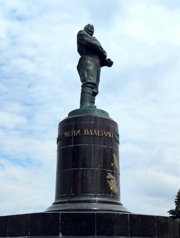 Памятник Чкалову тайна третьей ступени