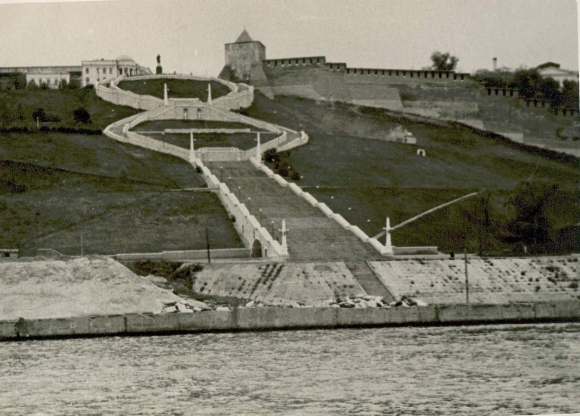Чкаловская лестница памятник Чкалову