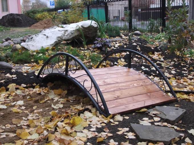 Декоративный мостик для сада