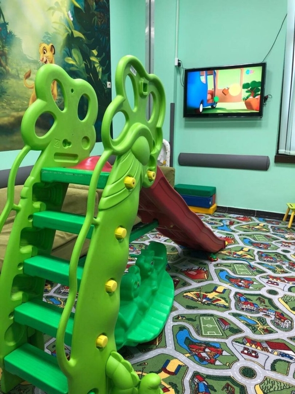Кафе с игровой комнатой для детей