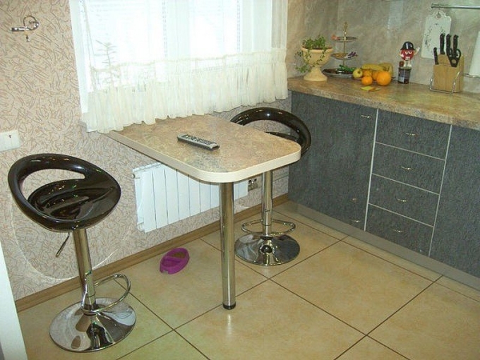 Барная стойка в хрущевке на кухне