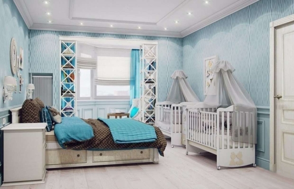 Спальня родителей с детской кроваткой
