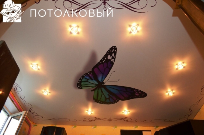 Натяжные потолки с бабочками