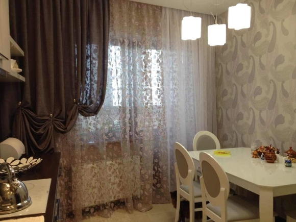 Шторы для бежевой кухни