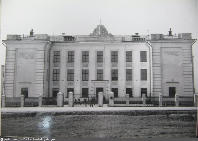 Типовые здания школ СССР сталинские