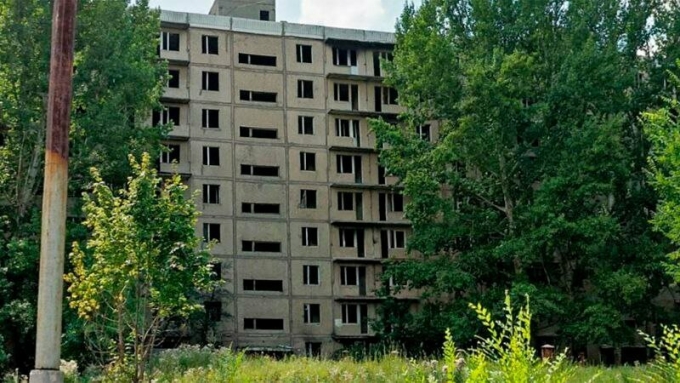 Заброшенный девятиэтажный дом в Москве