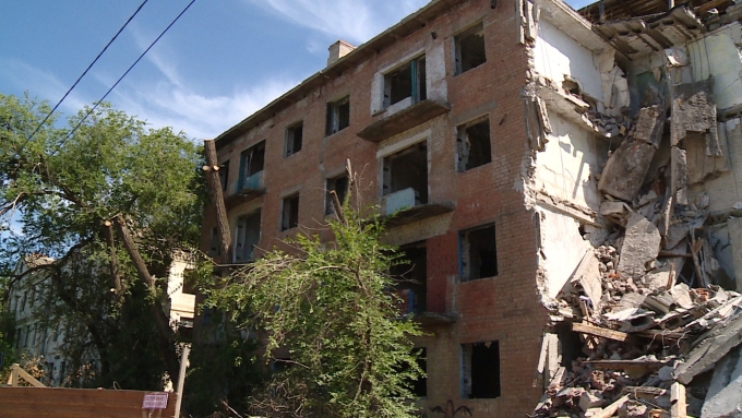 Полуразрушенный дом в Волгограде