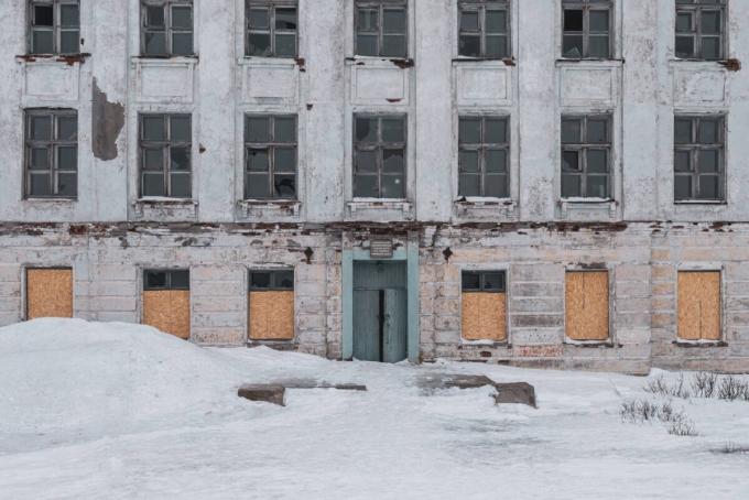 Заброшенная школа в Териберке