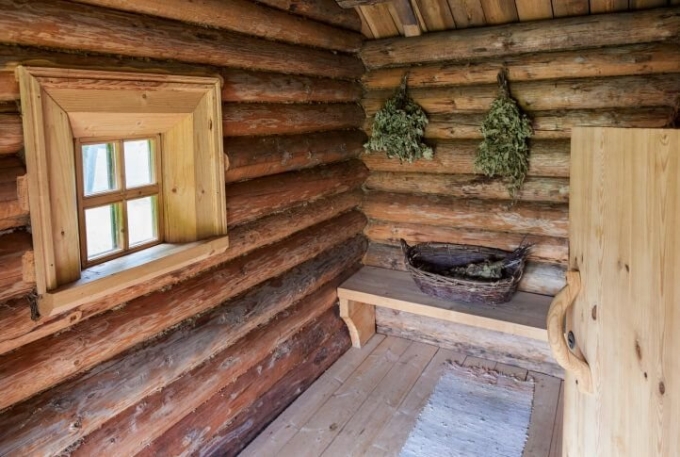 Бревенчатая деревенская баня