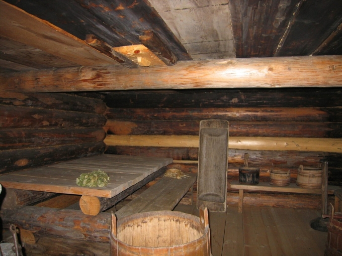 Деревенская баня внутри
