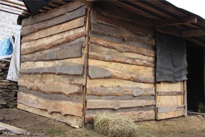 Сарай из необрезной доски