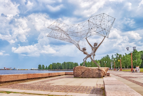 Кострома памятник на набережной